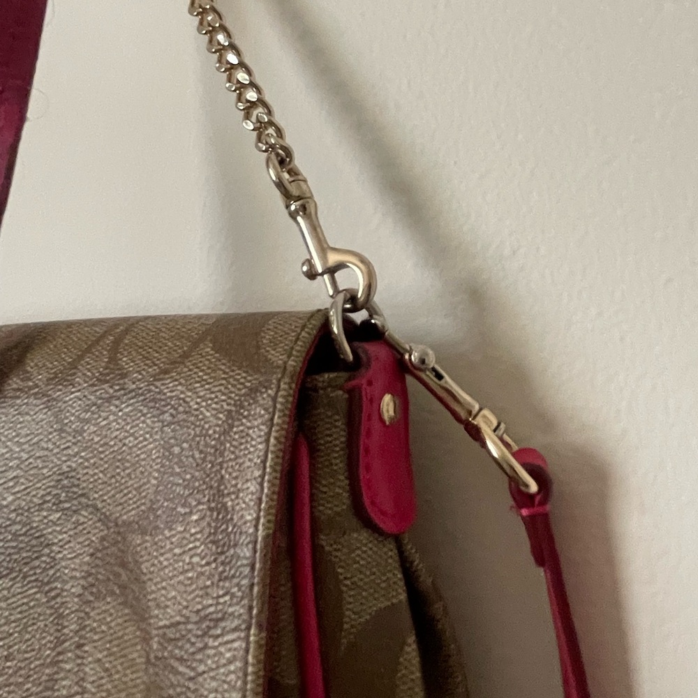 COACH⚡️”Ruby” Signature Monogram Fuschia Pink Turnlock Chain Bag - Picture 15 of 16